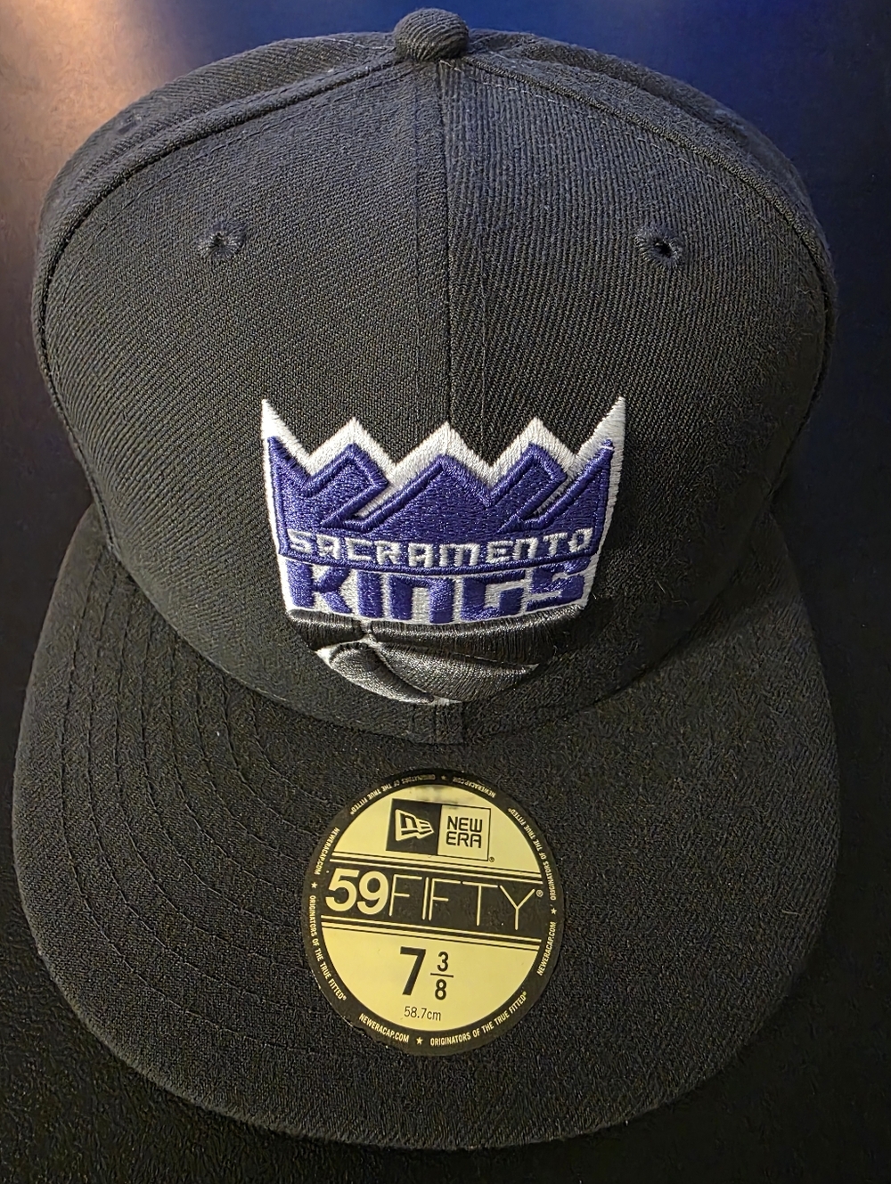 NWT New Era Sacramento kings fitted hat, size 7 3/8 in gray and purple